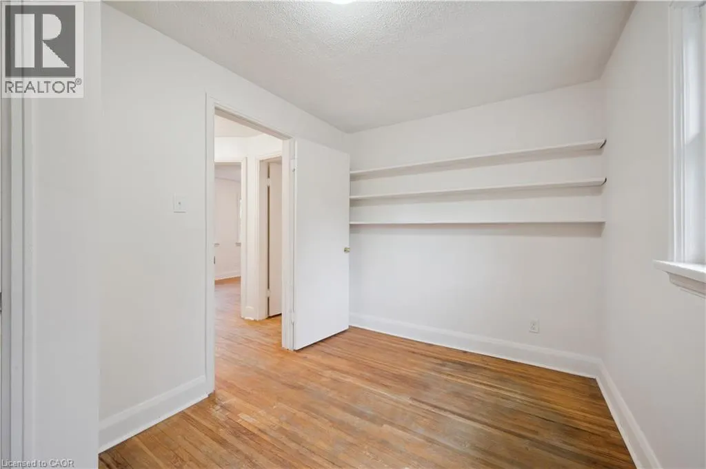 103 DUNBAR Road S