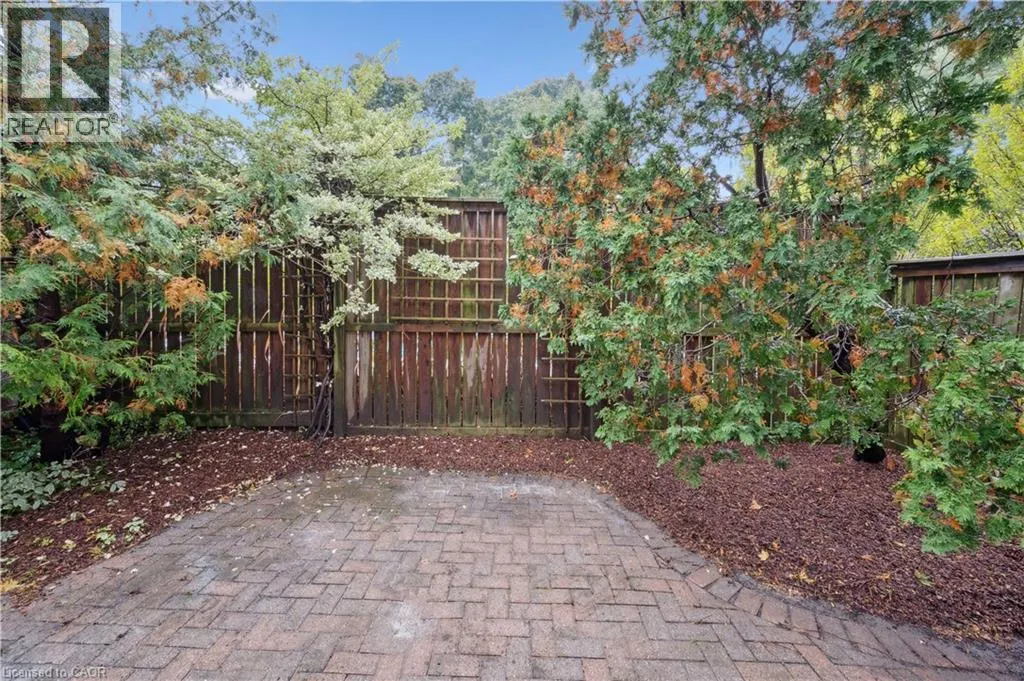 103 DUNBAR Road S