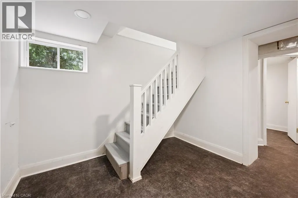 103 DUNBAR Road S