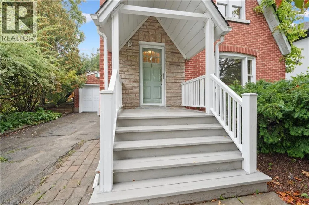 103 DUNBAR Road S