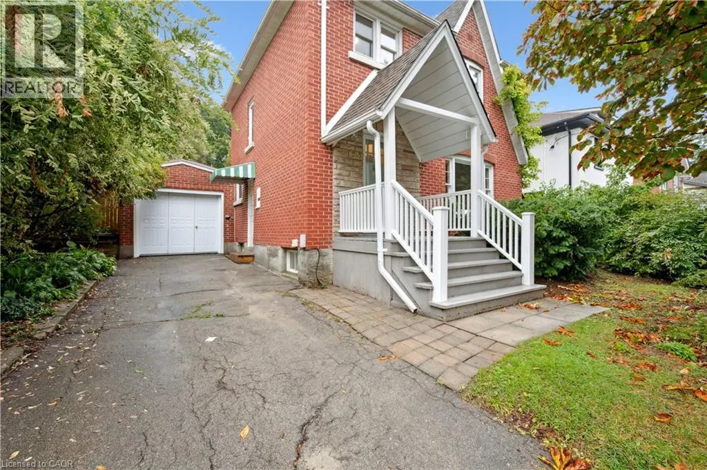 103 DUNBAR Road S