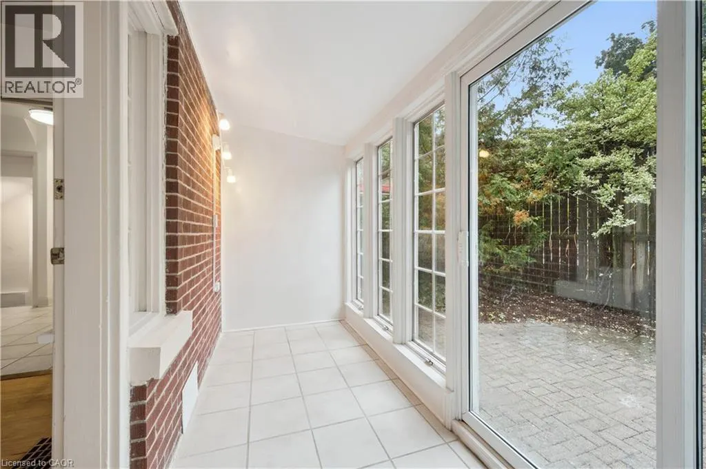 103 DUNBAR Road S