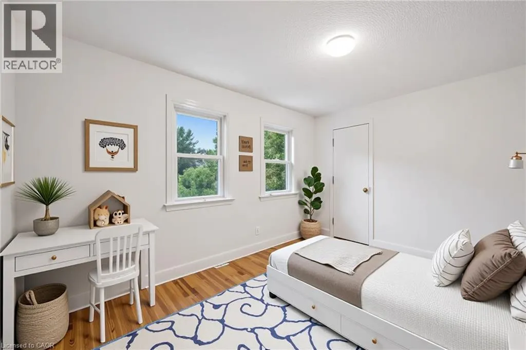 103 DUNBAR Road S