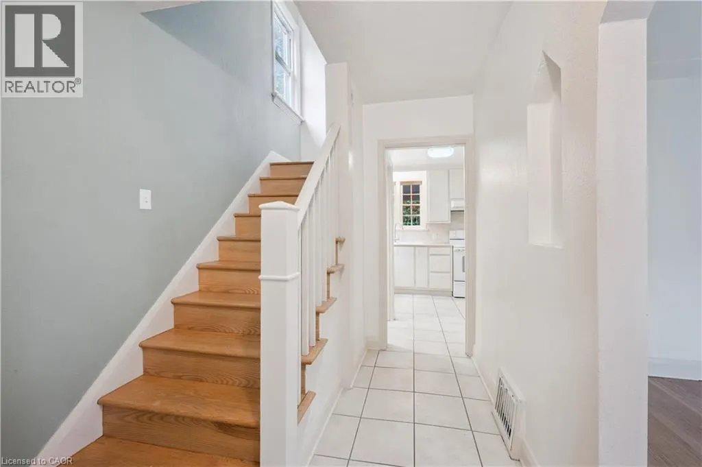 103 DUNBAR Road S