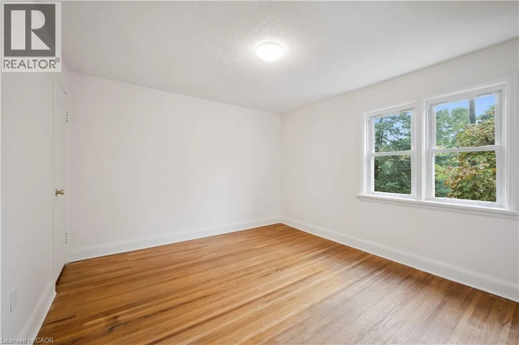 103 DUNBAR Road S