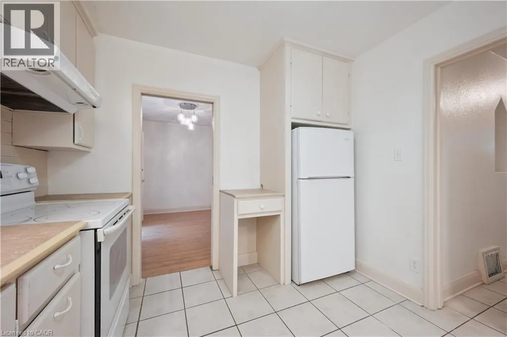 103 DUNBAR Road S