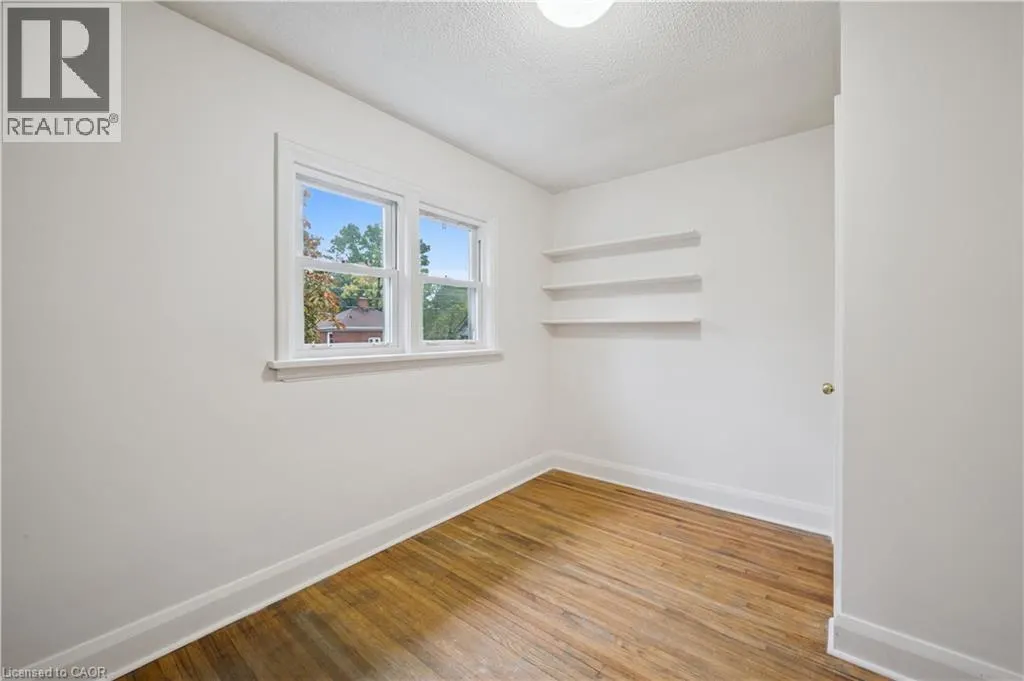 103 DUNBAR Road S