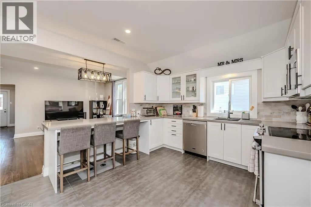 126 POPLAR Avenue