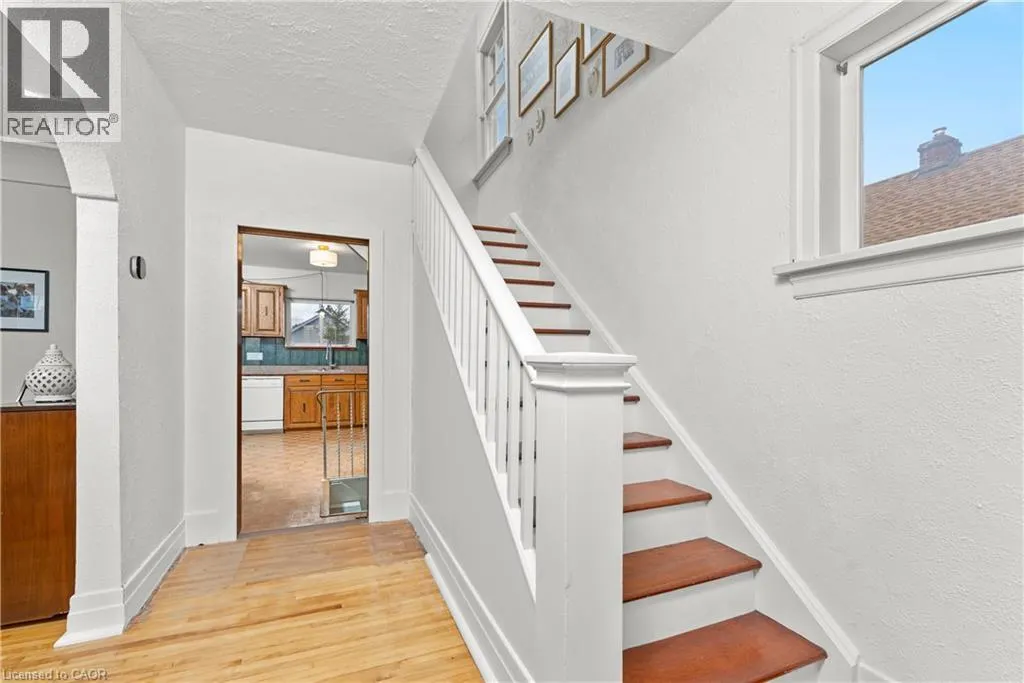 107 WALLACE Avenue S