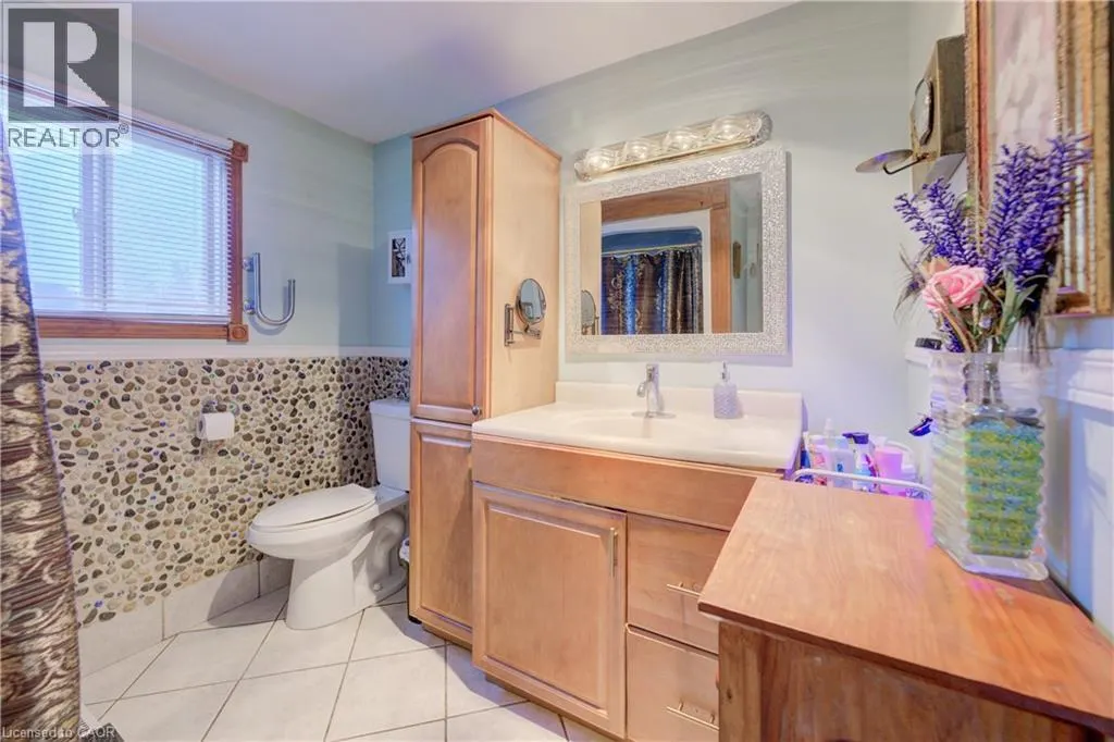 82 TIMBERLANE Crescent