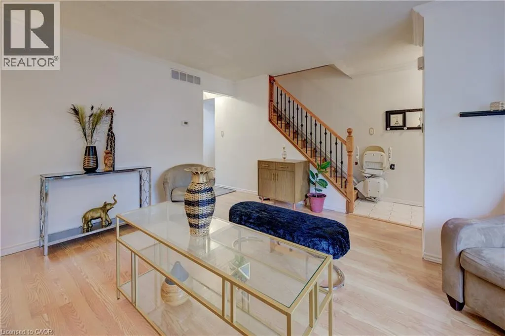 82 TIMBERLANE Crescent
