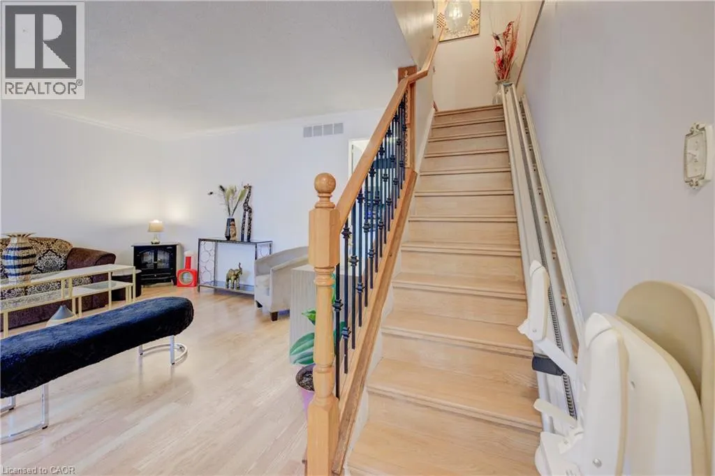 82 TIMBERLANE Crescent