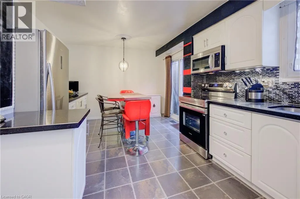 82 TIMBERLANE Crescent