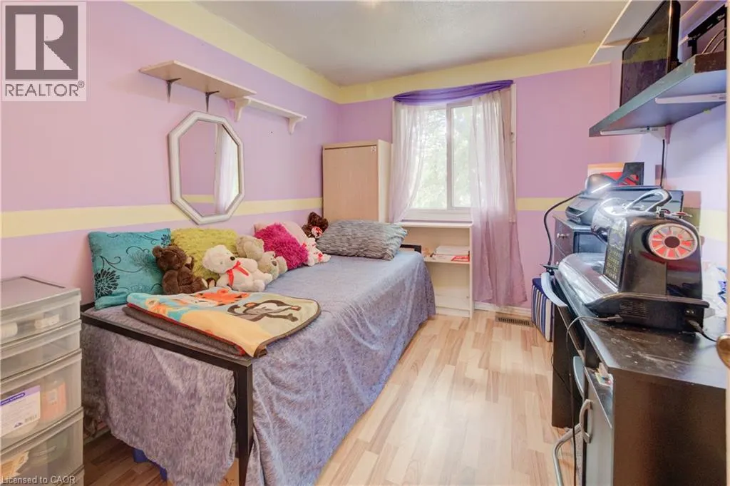 82 TIMBERLANE Crescent
