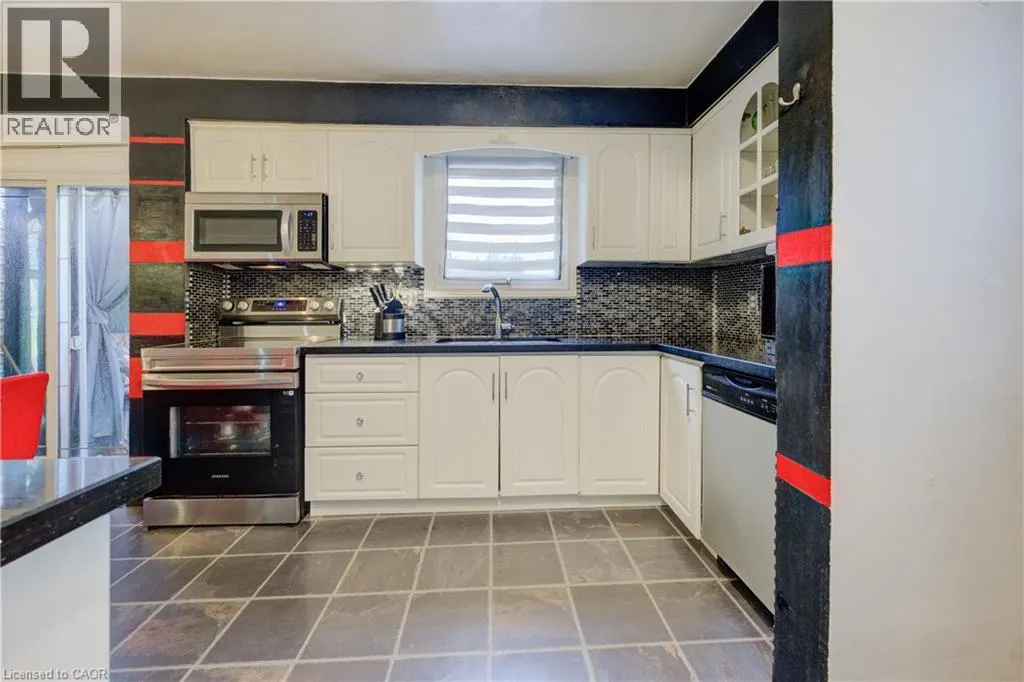 82 TIMBERLANE Crescent