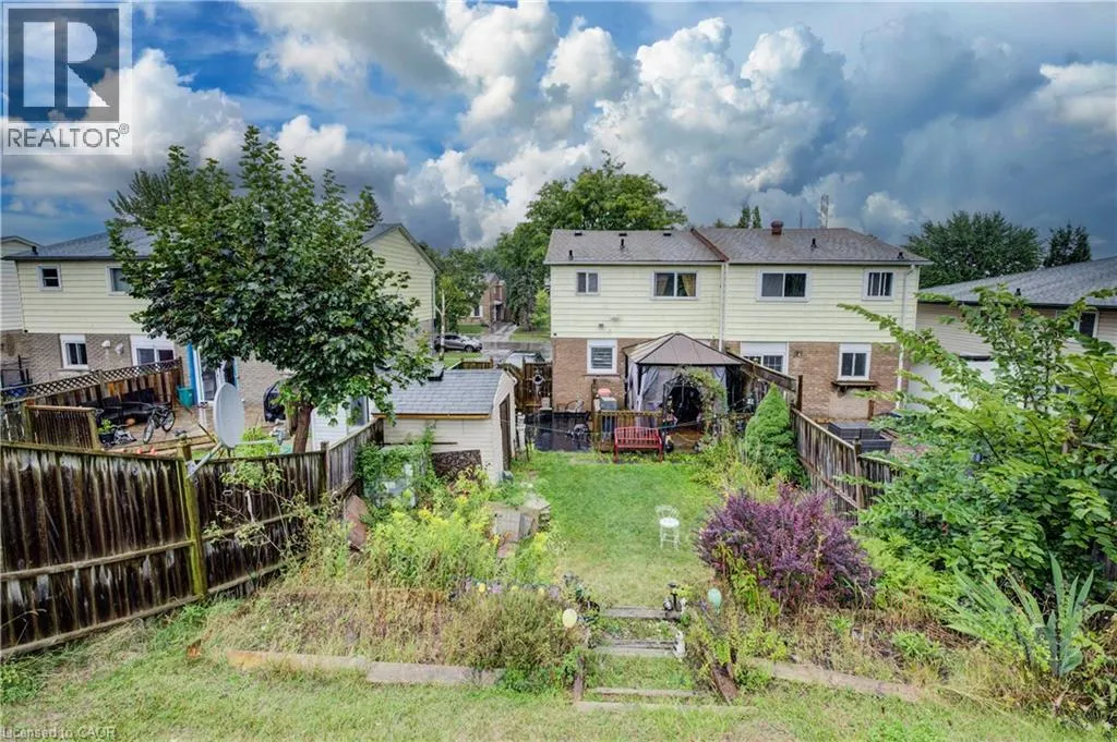 82 TIMBERLANE Crescent