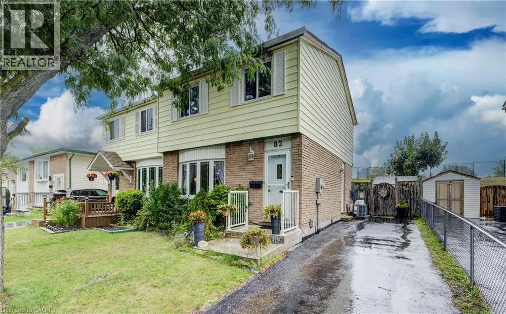 82 TIMBERLANE Crescent