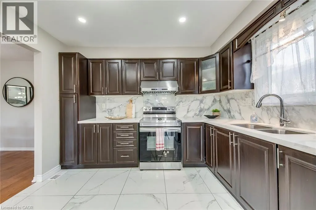 2309 MALCOLM Crescent