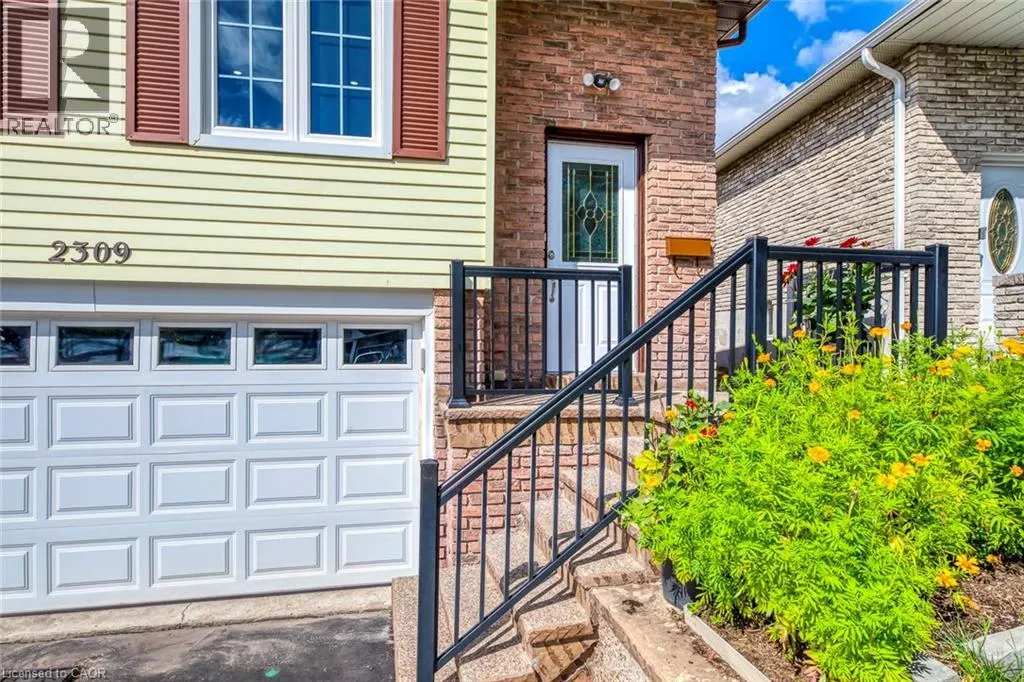 2309 MALCOLM Crescent