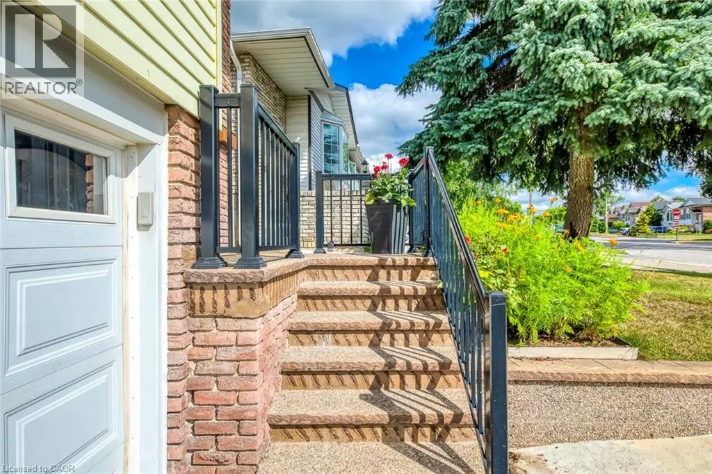 2309 MALCOLM Crescent
