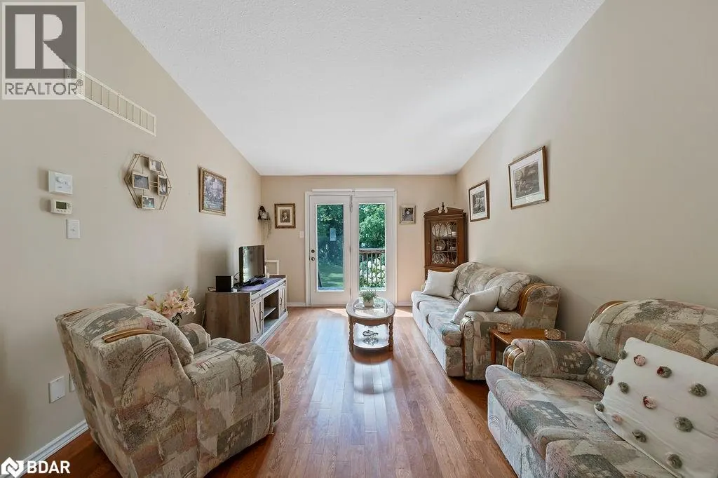 510 QUEENSWAY W Unit# 18, #18