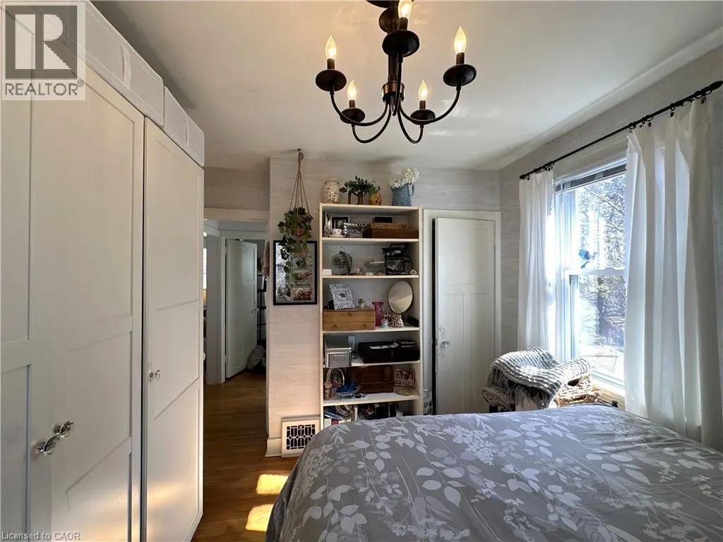 78 QUEENSWAY Drive E