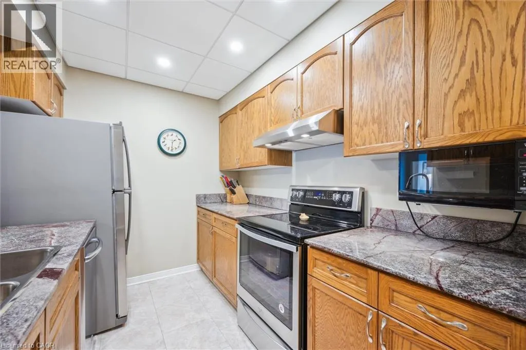 10 ELLEN Street E Unit# 808, #808