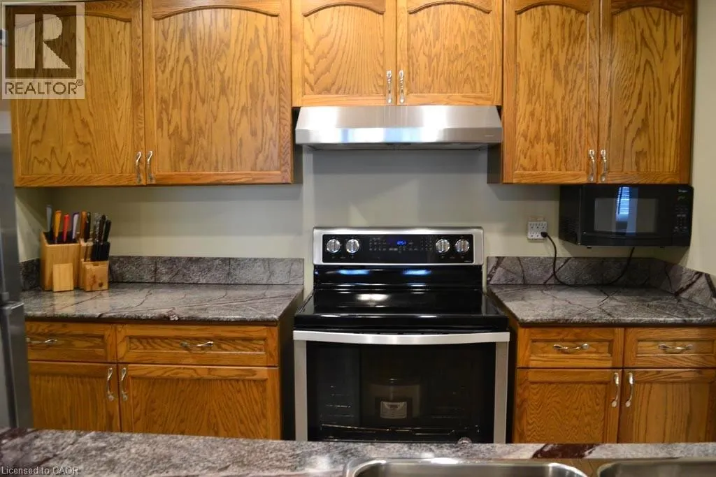 10 ELLEN Street E Unit# 808, #808