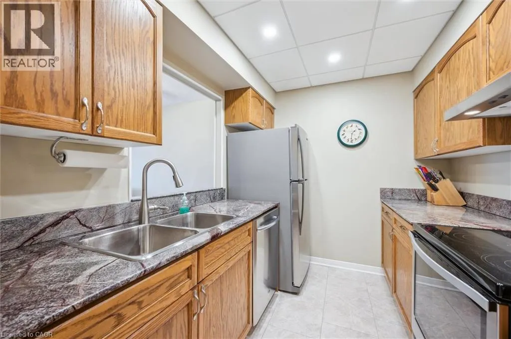 10 ELLEN Street E Unit# 808, #808
