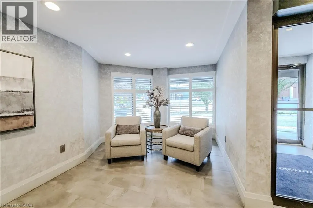 10 ELLEN Street E Unit# 808, #808