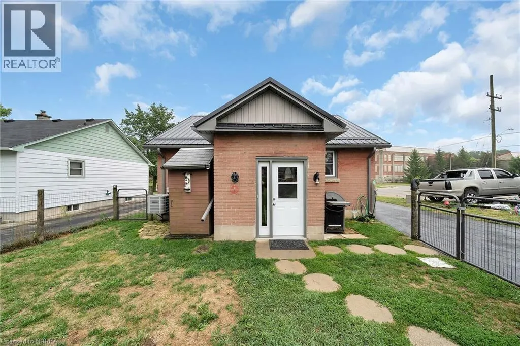 205 CRYSLER Street