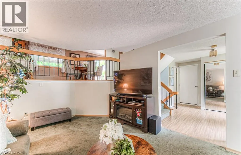 82 ROSENEATH Crescent