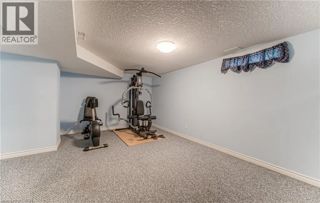 82 ROSENEATH Crescent