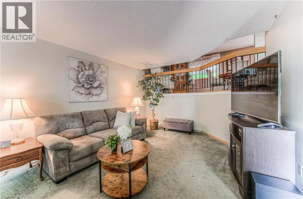82 ROSENEATH Crescent