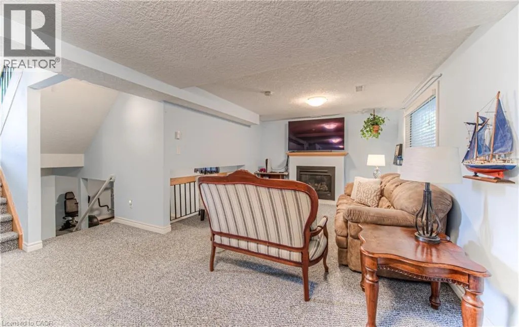 82 ROSENEATH Crescent