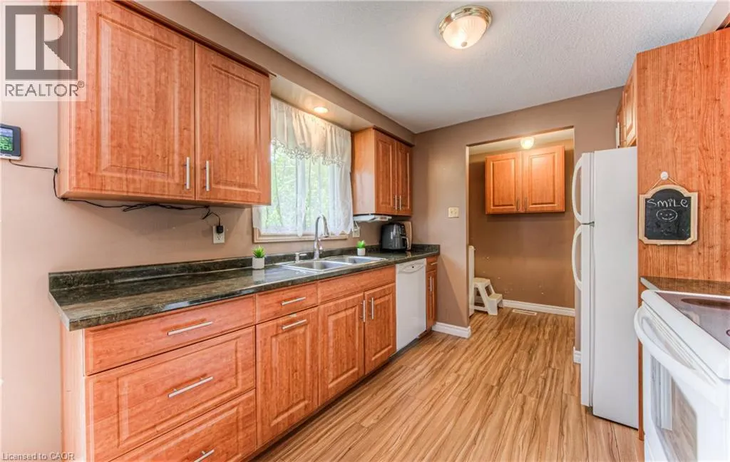 82 ROSENEATH Crescent