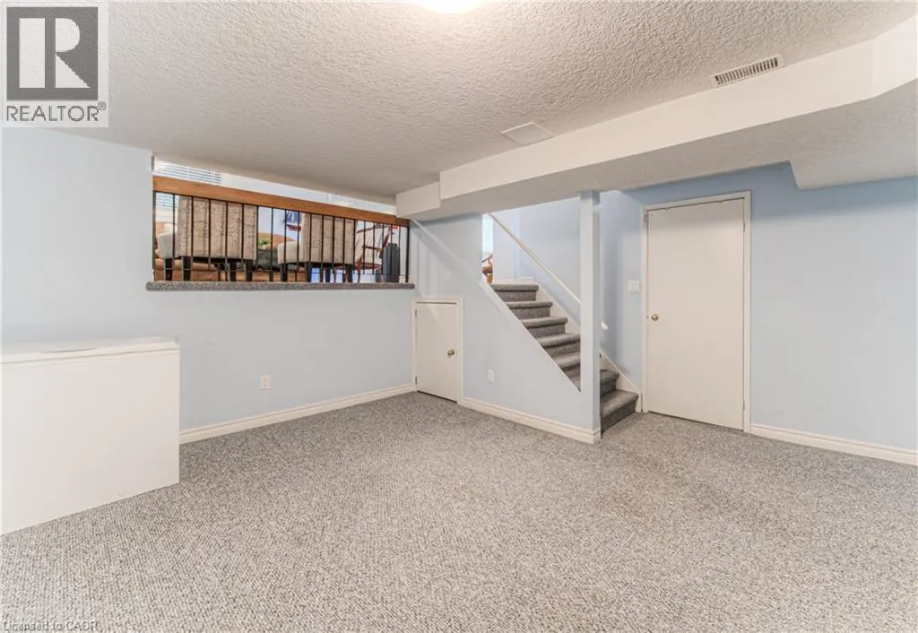 82 ROSENEATH Crescent
