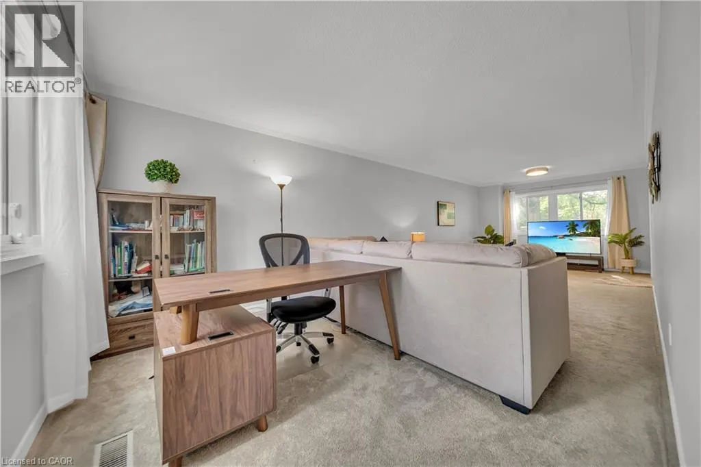 121 UNIVERSITY Avenue E Unit# 101, #101
