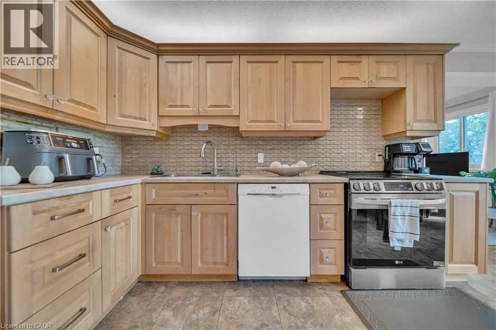 121 UNIVERSITY Avenue E Unit# 101, #101