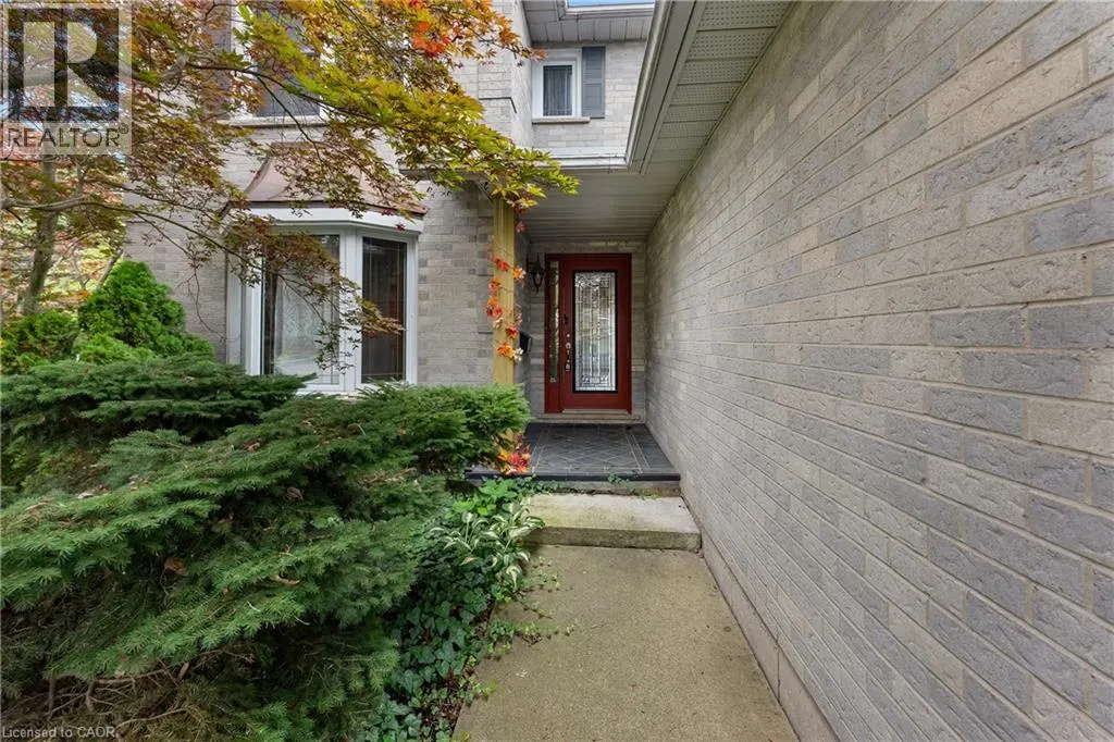 3 BRIARSDALE Crescent