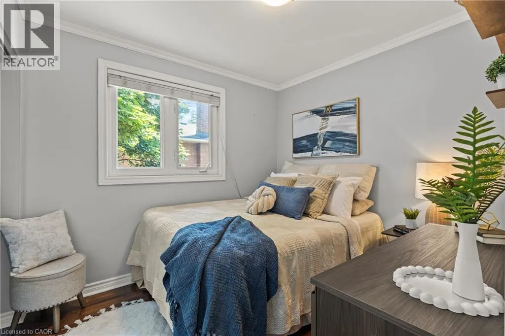 1298 NAPIER Crescent