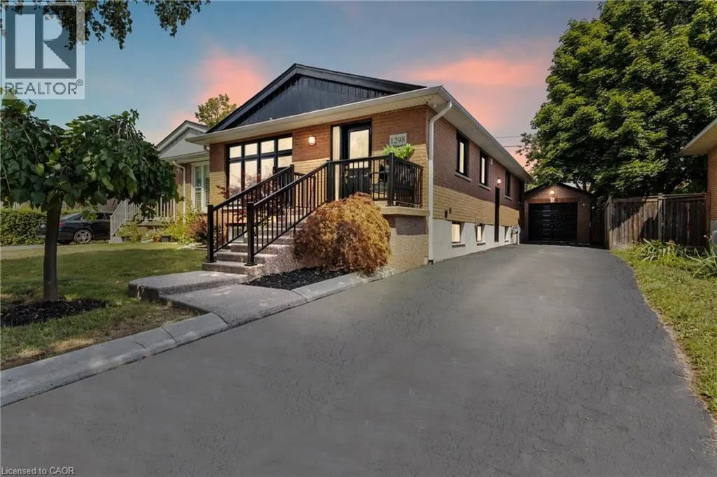 1298 NAPIER Crescent
