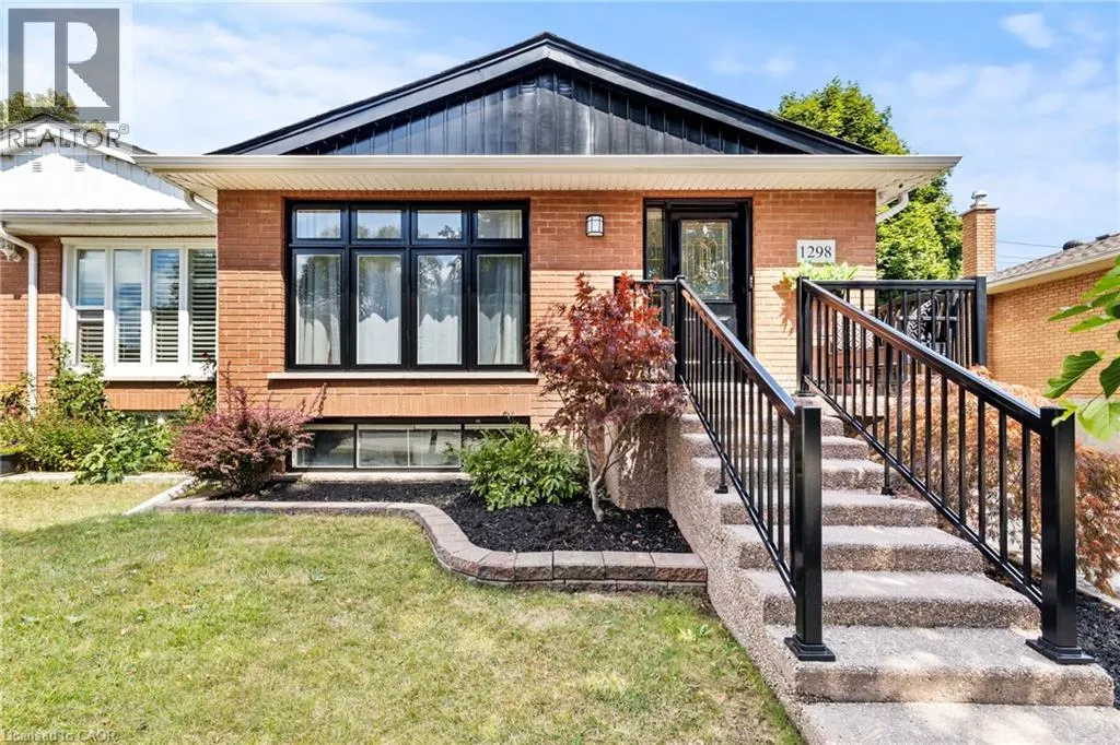 1298 NAPIER Crescent