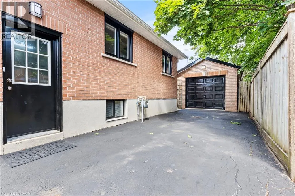 1298 NAPIER Crescent