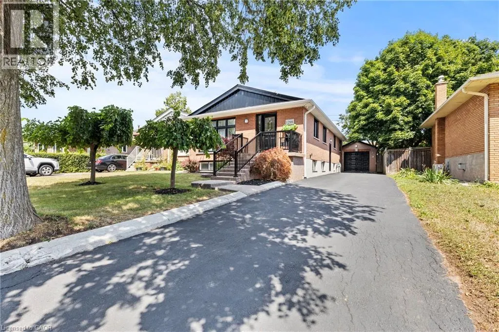 1298 NAPIER Crescent