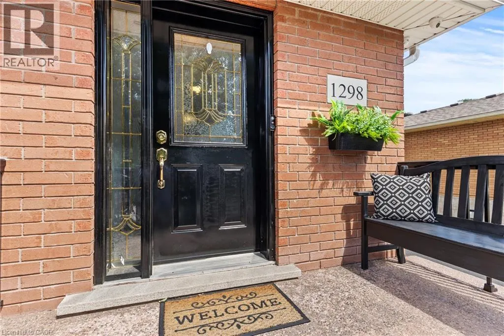 1298 NAPIER Crescent