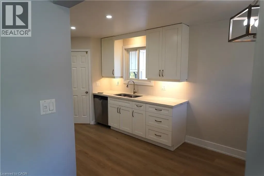 20 SUNRISE Drive Unit# UPPER, #UPPER