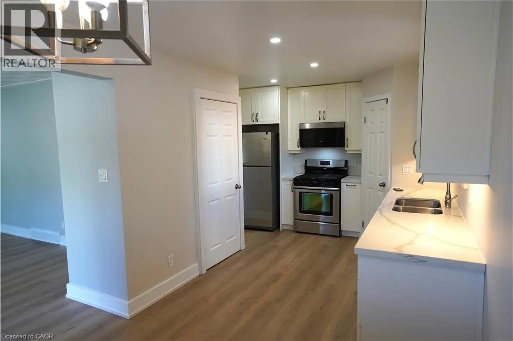 20 SUNRISE Drive Unit# UPPER, #UPPER