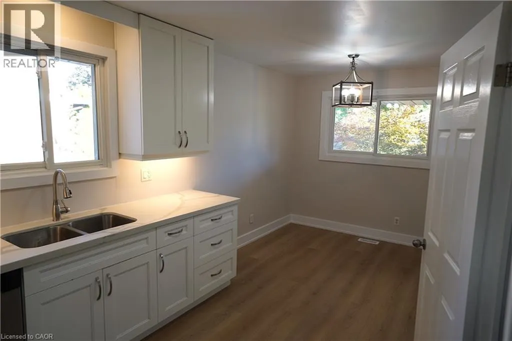 20 SUNRISE Drive Unit# UPPER, #UPPER