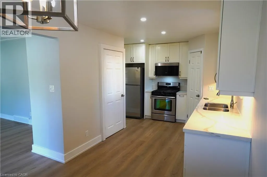 20 SUNRISE Drive Unit# UPPER, #UPPER
